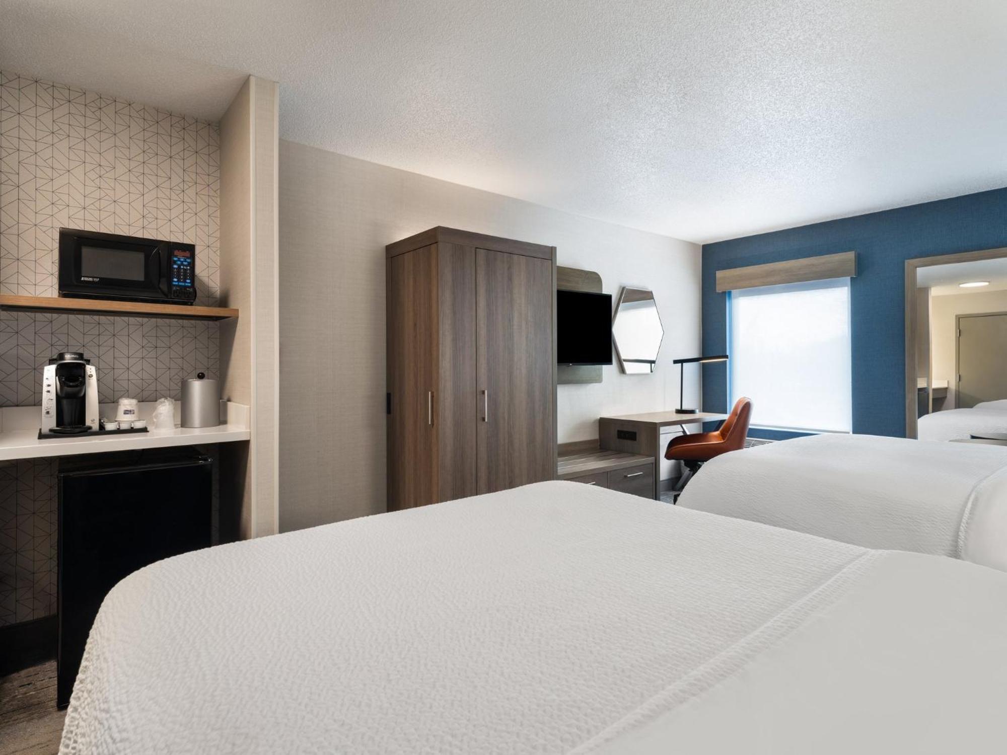 Holiday Inn Express Meadville Exterior photo