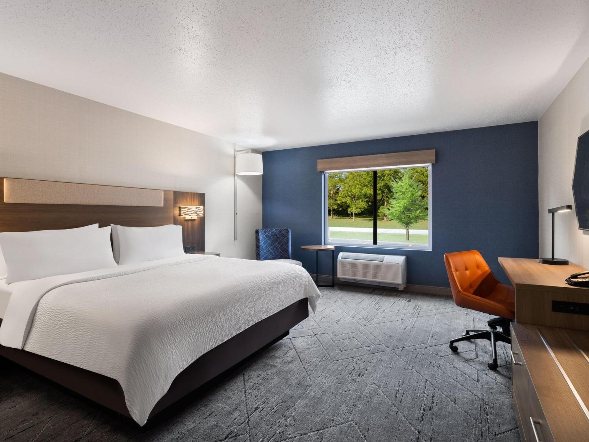 Holiday Inn Express Meadville Exterior photo